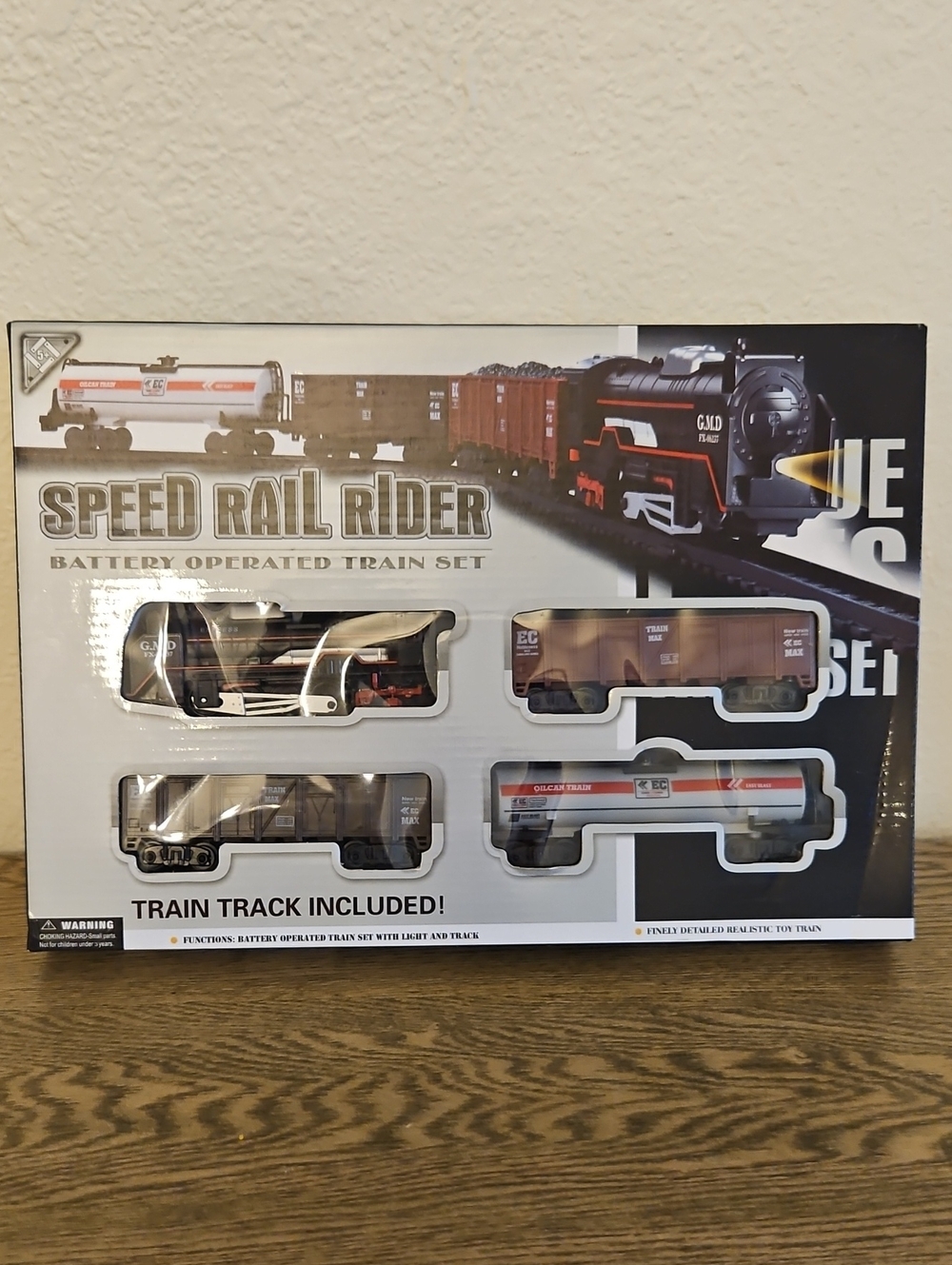 League Lines Speed Rail Rider Battery Operated Train Set Black & Red Like New